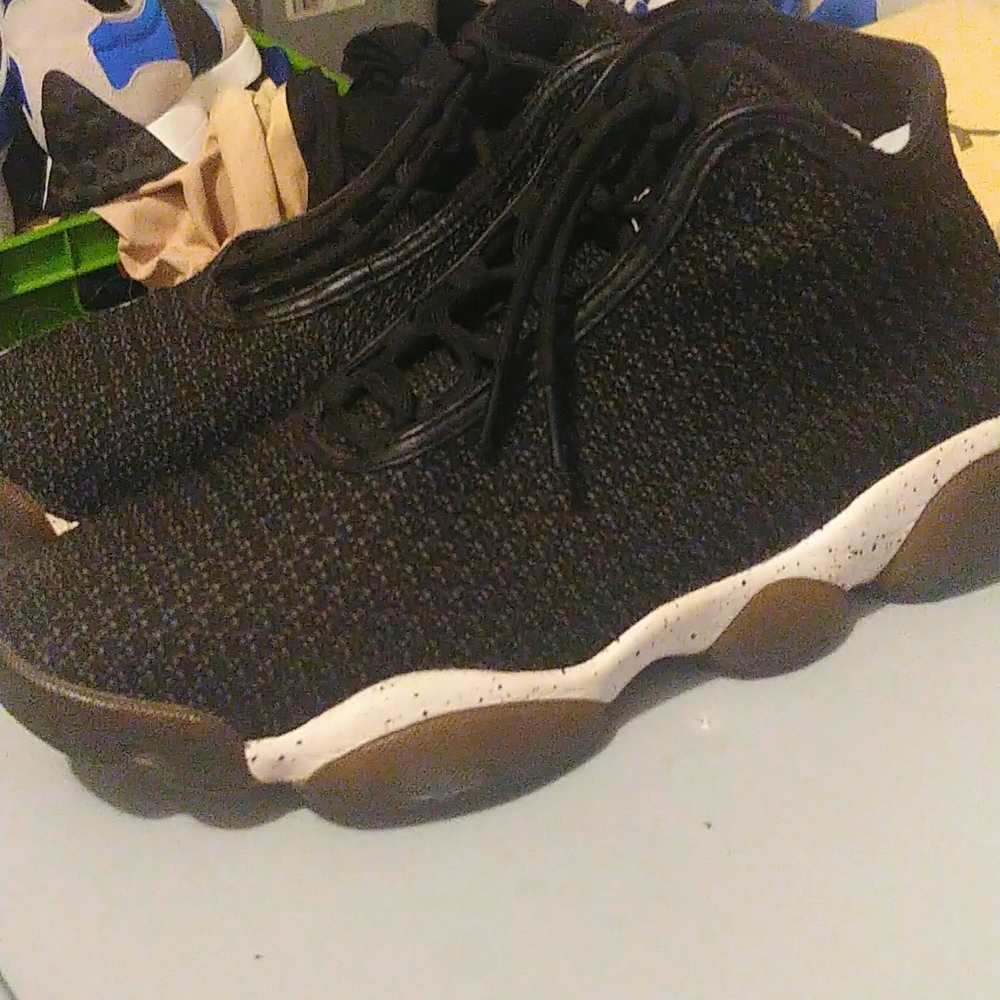 Jordan Horizons size 10 black and white